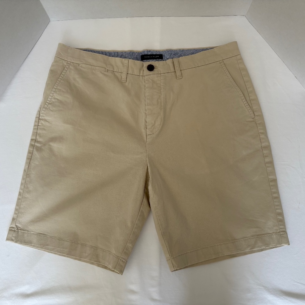 Tommy Hilfiger Men's Classic Fit Flat Front‎ Shorts - Size 36.